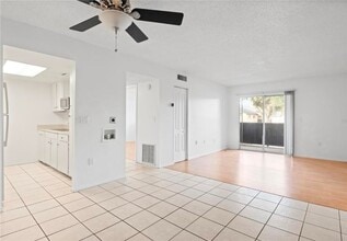 920 N Lake Destiny Rd in Altamonte Springs, FL - Foto de edificio - Building Photo