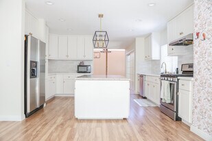 23328 Alamos Ln in Santa Clarita, CA - Building Photo