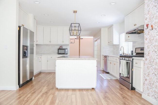 23328 Alamos Ln