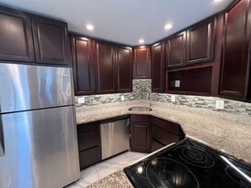 Stonegate Apartments in Newington, CT - Building Photo