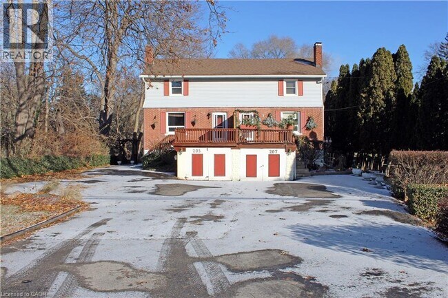 205 Main St E in Grimsby, ON - Building Photo - Building Photo