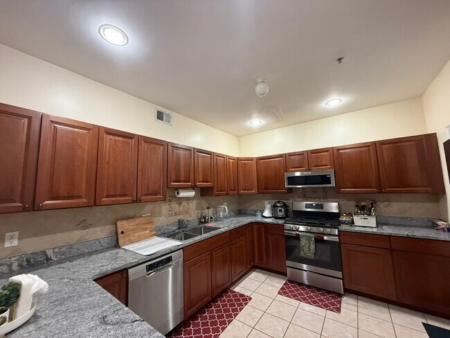 45 Forest Dr in Piscataway, NJ - Building Photo - Building Photo