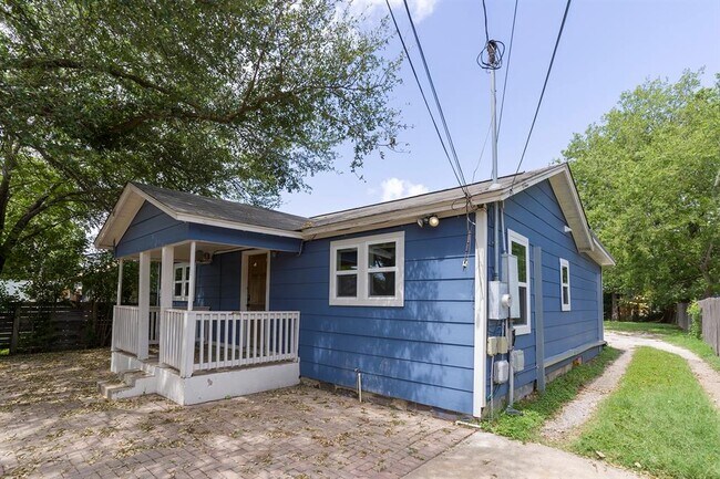 1116 Ebert Ave in Austin, TX - Building Photo - Building Photo