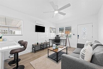 310 NE 6th St in Hallandale Beach, FL - Building Photo - Building Photo
