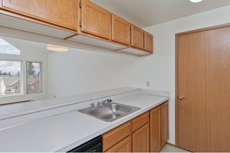 Northlink Apartments in Seattle, WA - Building Photo - Interior Photo