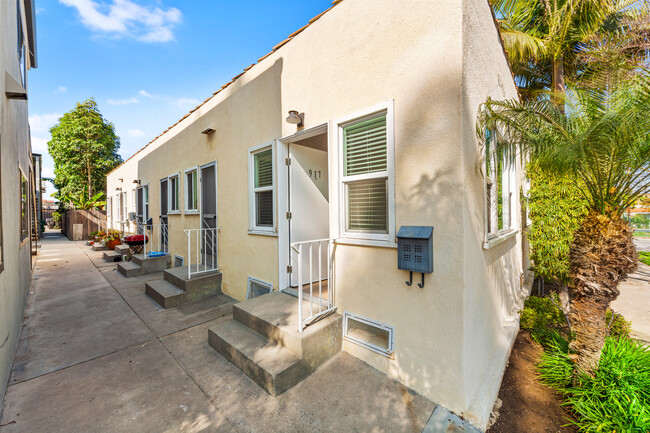 Grand Avenue Apartments in Long Beach, CA - Foto de edificio - Building Photo