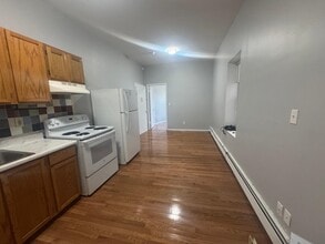 64 Tuers Ave in Jersey City, NJ - Building Photo - Building Photo