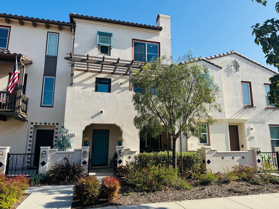 365 Townsite Promenade in Camarillo, CA - Foto de edificio