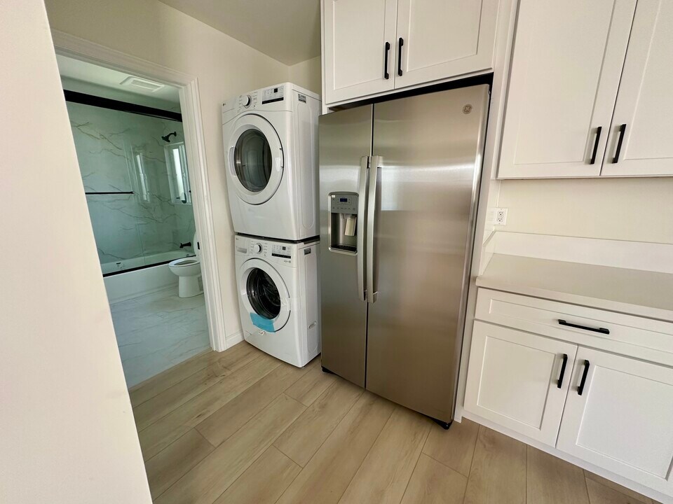 13821 Enadia Way in Los Angeles, CA - Building Photo