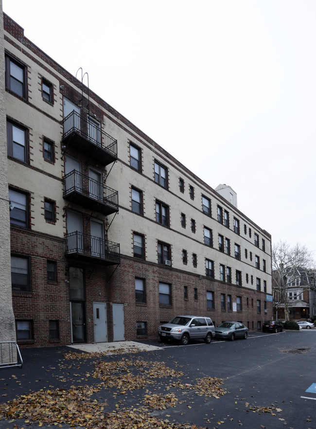 Sherwood Court in Philadelphia, PA - Foto de edificio - Building Photo