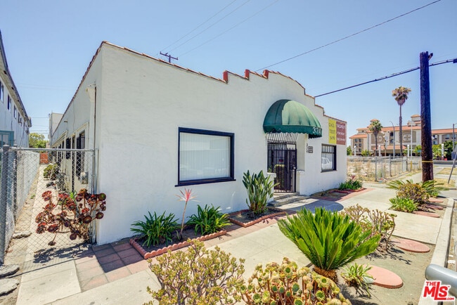 324 E Esther St in Long Beach, CA - Building Photo - Building Photo