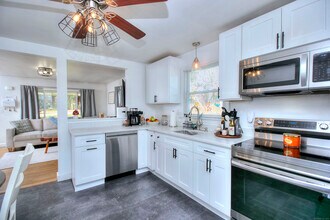 545 Old Stratfield Rd in Fairfield, CT - Building Photo - Building Photo