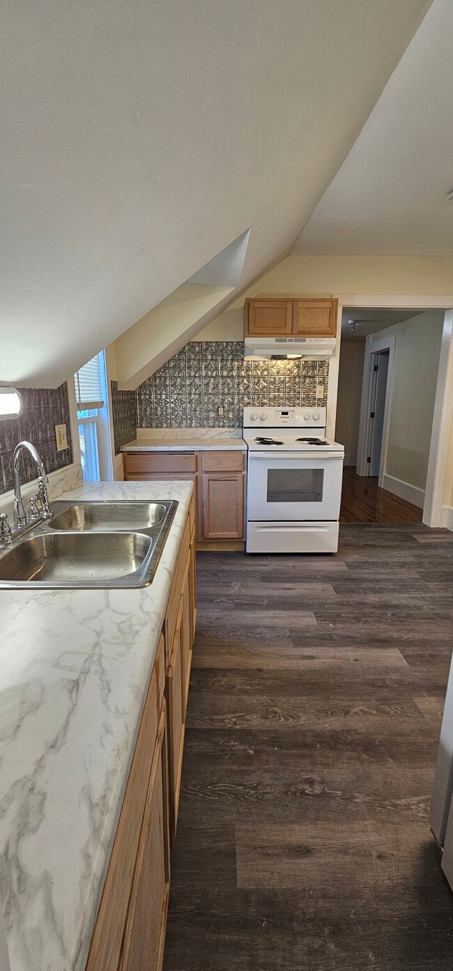 368 Court St, Unit Apt2