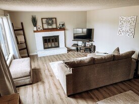 524-526 67th St in Springfield, OR - Building Photo