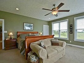 50 Edmonds Cove Rd in Hampton, VA - Building Photo