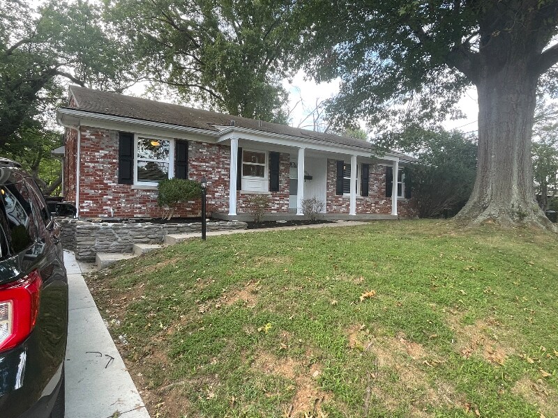 8809 Malvern Hill Rd in Plantation, KY - Building Photo