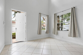 564 Tomahawk Ct in Palm Beach Gardens, FL - Building Photo - Building Photo