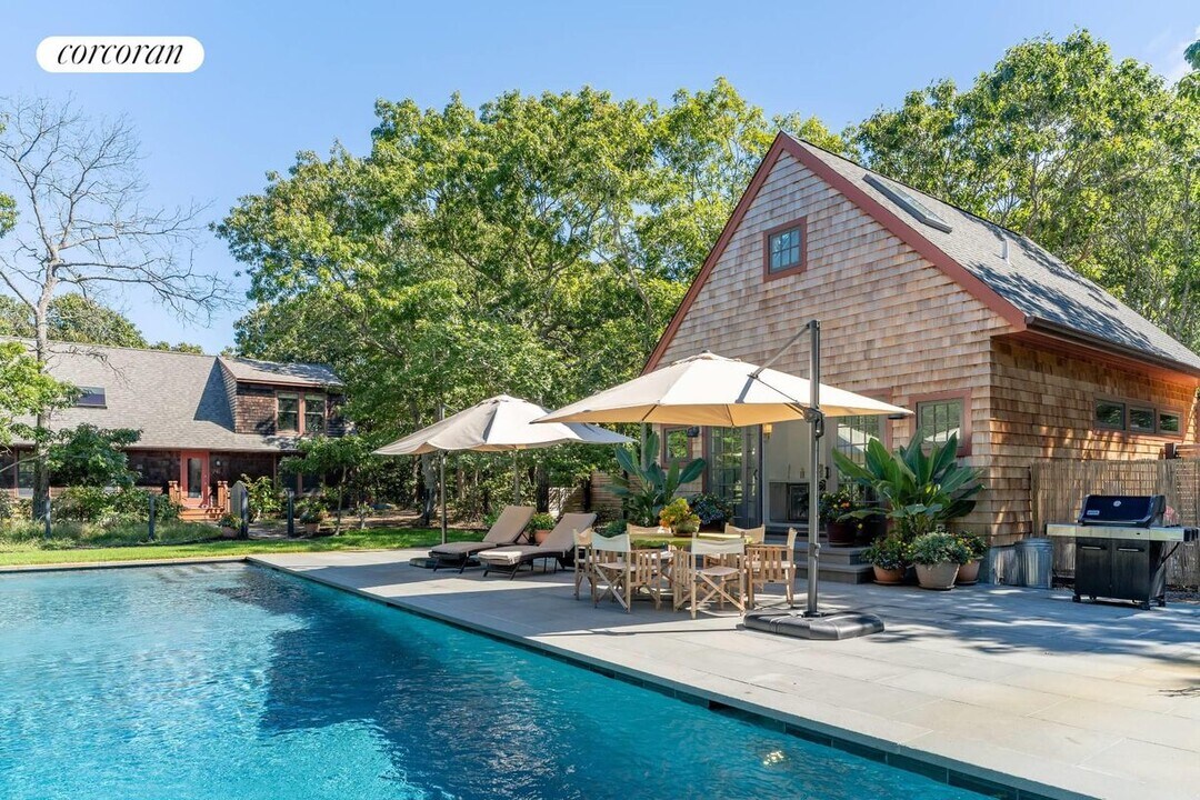 76 Round Pond Ln in Sag Harbor, NY - Foto de edificio
