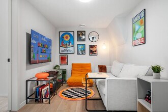 53 Edith Cres NW in Calgary, AB - Building Photo - Building Photo
