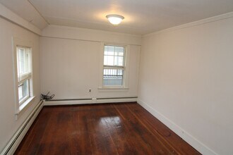 6 Smith Ct in Farmington, NH - Building Photo - Building Photo