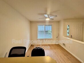 13717 NE 87th St in Redmond, WA - Building Photo - Building Photo