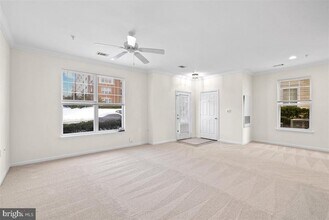 11375 Aristotle Dr in Fairfax, VA - Foto de edificio - Building Photo