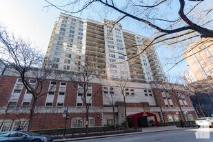21 W Chestnut St, Unit 1607 in Chicago, IL - Building Photo