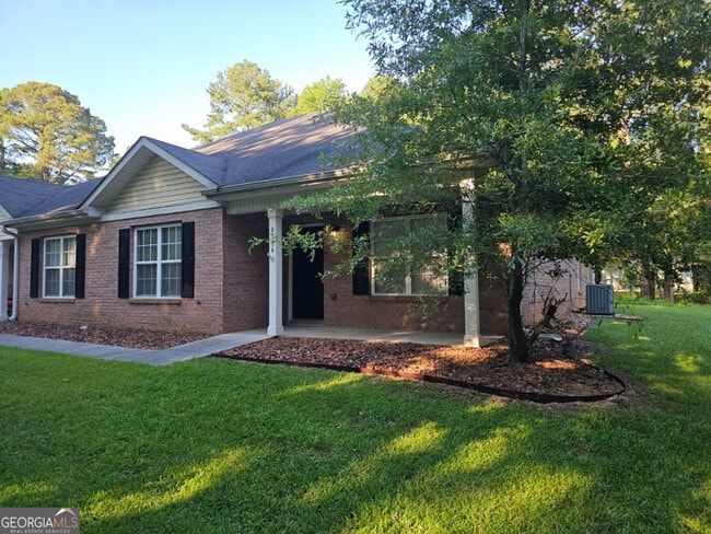 property at 633 Senoia Rd