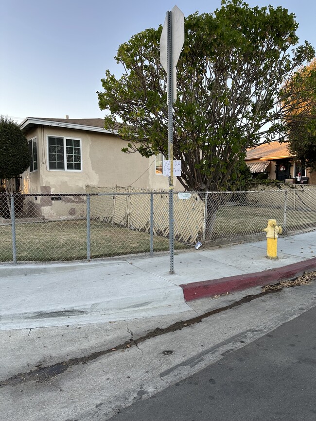 4829 E 6th St, Unit 4829 in East Los Angeles, CA - Foto de edificio - Building Photo