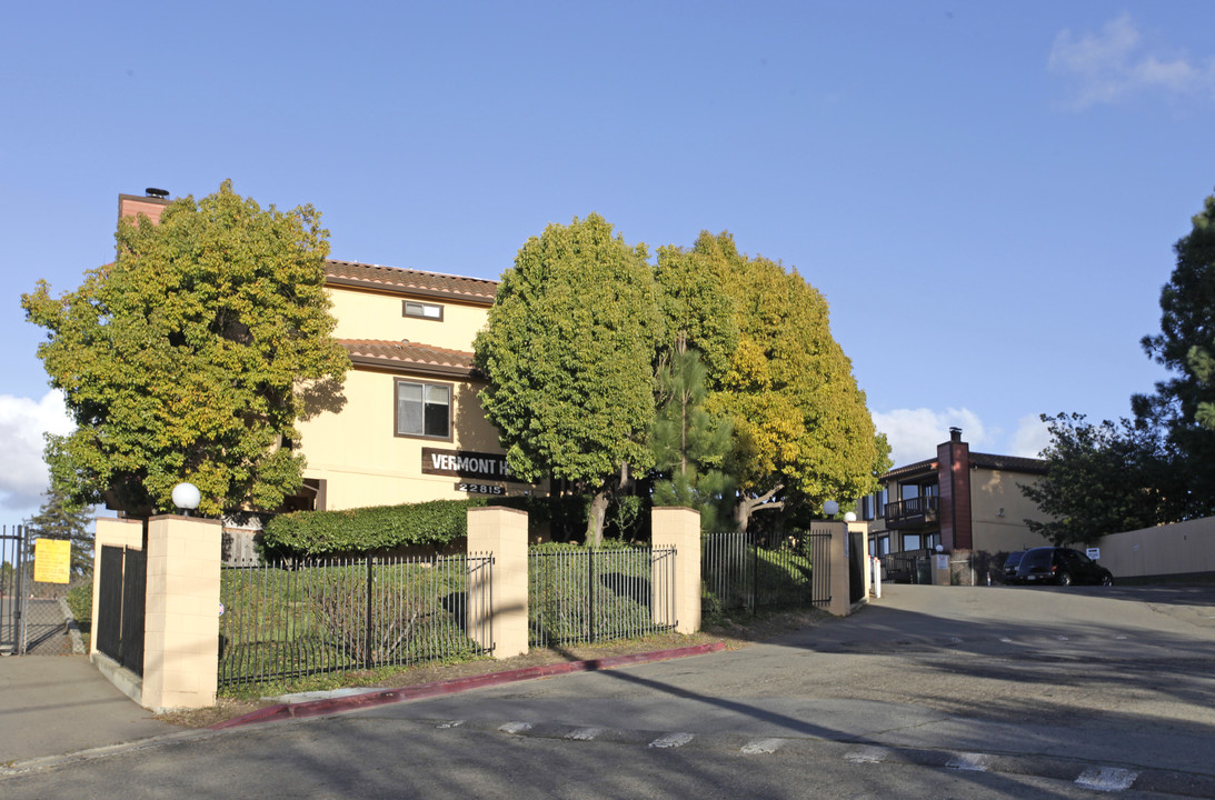 Vermont Hills Apartments in Hayward, CA - Building Photo