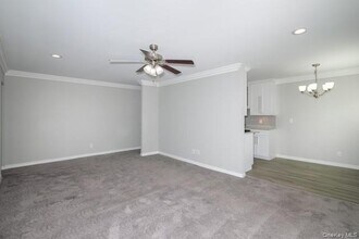 15 Williams Blvd in Lake Grove, NY - Foto de edificio - Building Photo