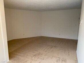 5858 S Pacific Coast Hwy in Redondo Beach, CA - Building Photo - Building Photo