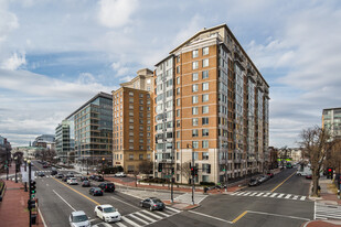 555 Massachusetts Ave NW in Washington, DC - Foto de edificio - Building Photo