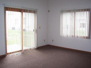 The Townhomes of Deerpark in Bourbonnais, IL - Building Photo - Interior Photo