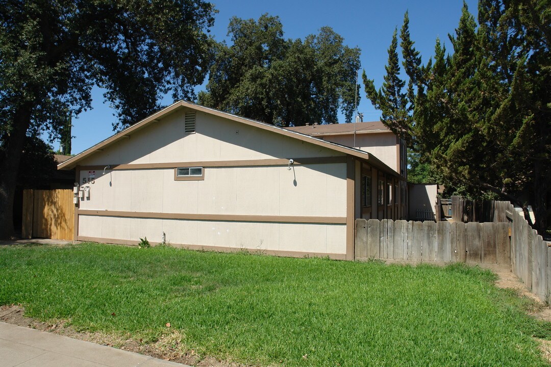 515 S Santa Fe Ave in Visalia, CA - Foto de edificio