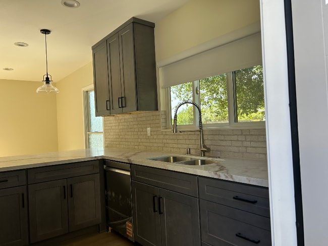 58 W Mira Monte Ave in Sierra Madre, CA - Foto de edificio - Building Photo