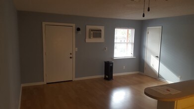 125 Avery St, Unit 8 in Greenville, NC - Building Photo - Building Photo