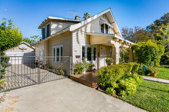 216 S Greenwood Ave in Pasadena, CA - Building Photo - Building Photo