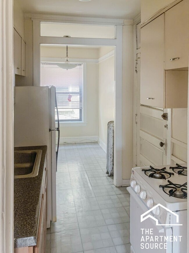 property at 516 W Cornelia Ave