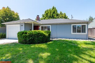 684 Malarin Ave in Santa Clara, CA - Building Photo