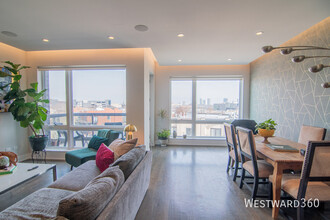 880 N Milwaukee Ave in Chicago, IL - Building Photo - Building Photo