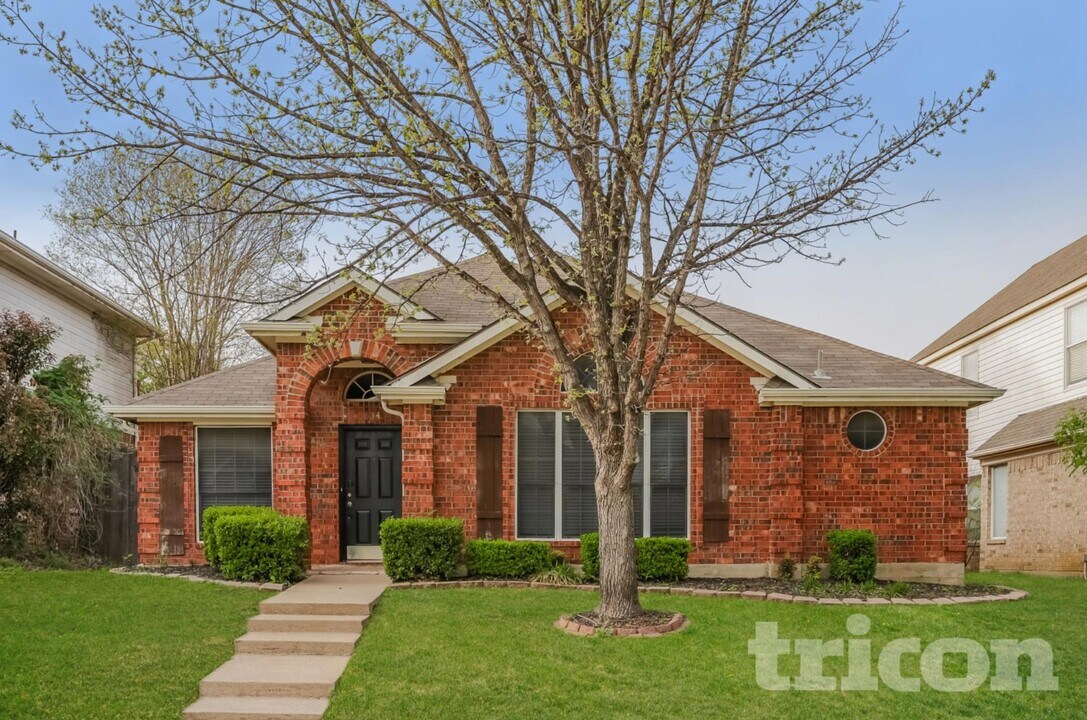 835 San Jacinto Dr in Grand Prairie, TX - Building Photo