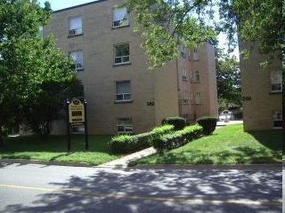 Park Manor Apartments in Oakville, ON - Building Photo