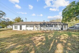 912 Orange St in Baldwin City, KS - Building Photo - Building Photo