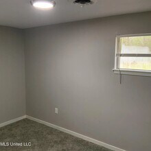 1144 McCluer Rd in Jackson, MS - Foto de edificio - Building Photo