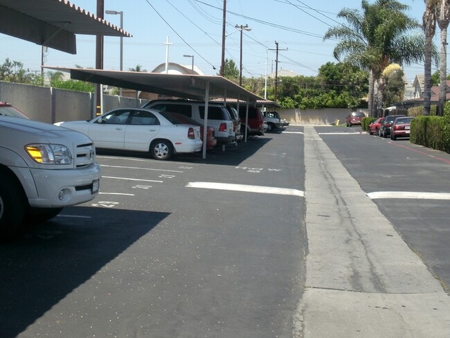 7575 21st St, Unit 7575 Unit D in Westminster, CA - Foto de edificio - Building Photo