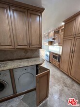 320 N Maple Dr-Unit -501 in Beverly Hills, CA - Building Photo - Building Photo