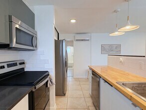 944 Meridian Ave, Unit 11 in Miami Beach, FL - Building Photo - Building Photo