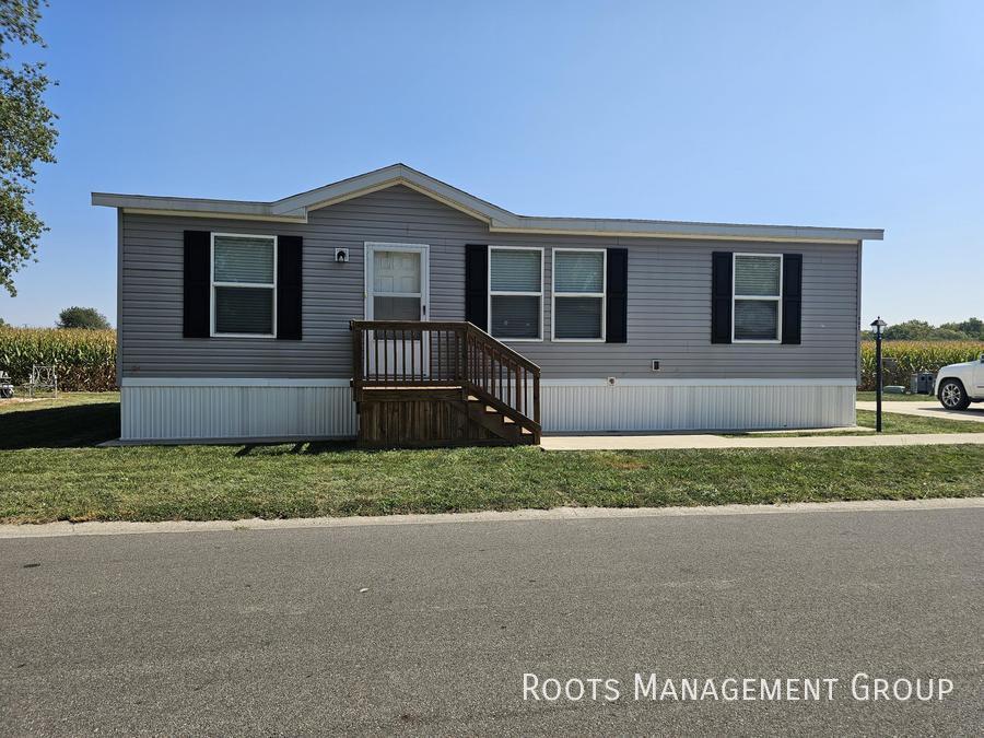 802 Carriage Lane Estates in Streator, IL - Building Photo