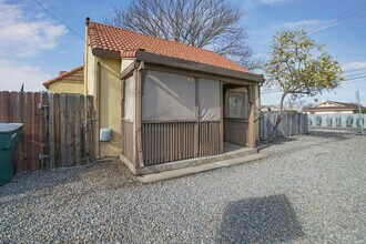 2559 Clay St in Sacramento, CA - Building Photo - Building Photo